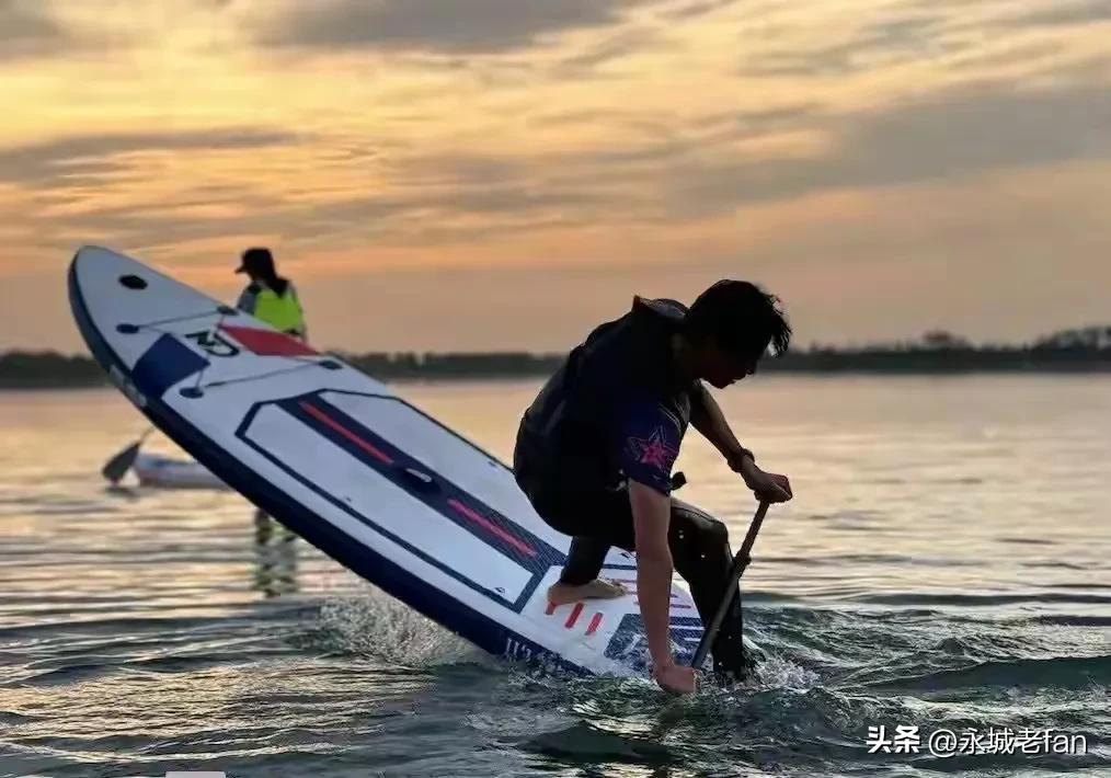 新手如何选择桨板和桨叶_桨板运动技巧分享_健身手套怎么选