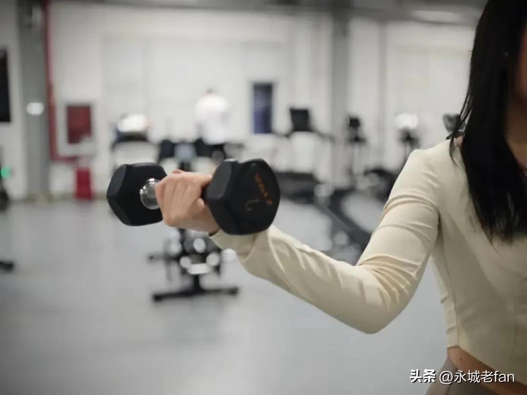 新手如何选择桨板和桨叶_桨板运动技巧分享_健身手套怎么选