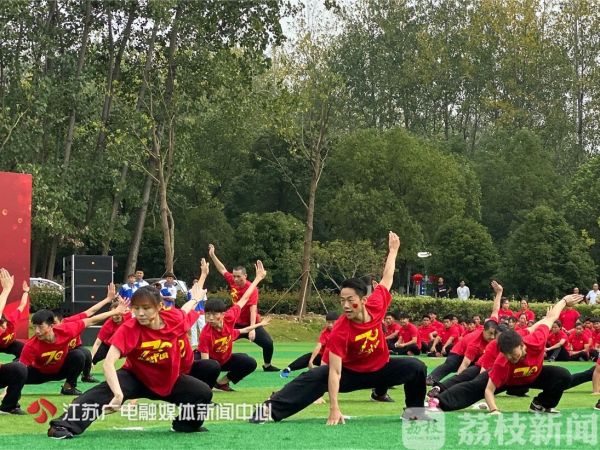 开yun体育app入口登录 这样的广场舞你一定没见过！世界冠军用广场舞向祖国表白！（视频）