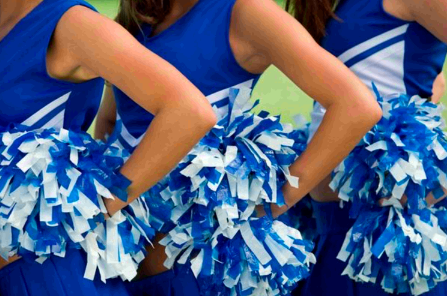 开yunapp体育官网入口下载手机版 表演后空翻突然昏倒，美国啦啦队女成员直接坠地"脖子当场折断"