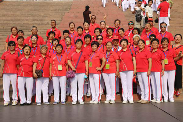 妖精漫画免费登录入口界面下拉式 我市参加第六届全国康姿百德健身操比赛载誉归来