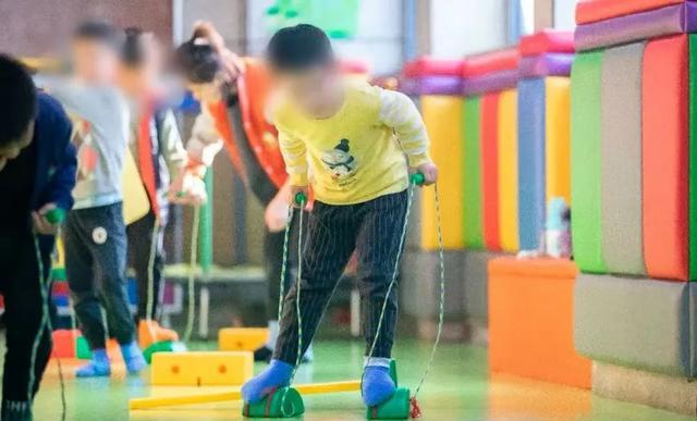 AIVR感统训练方法_sensory系统升级训练_感统训练单腿椅