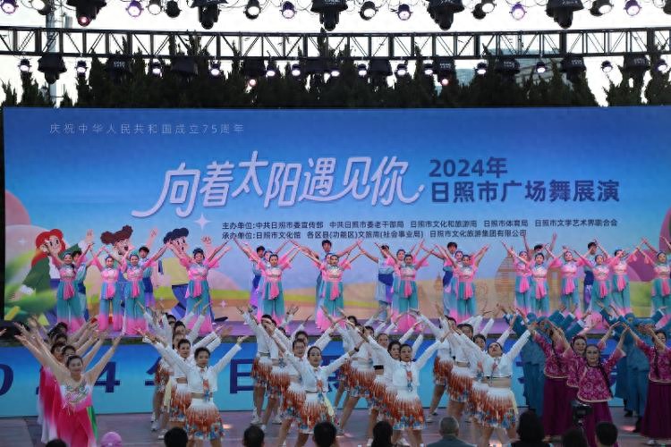 秘密教学漫画完整版免费阅读看下拉式笔趣阁简体 这就是日照，“舞”比精彩！千人万平口共跳广场舞！