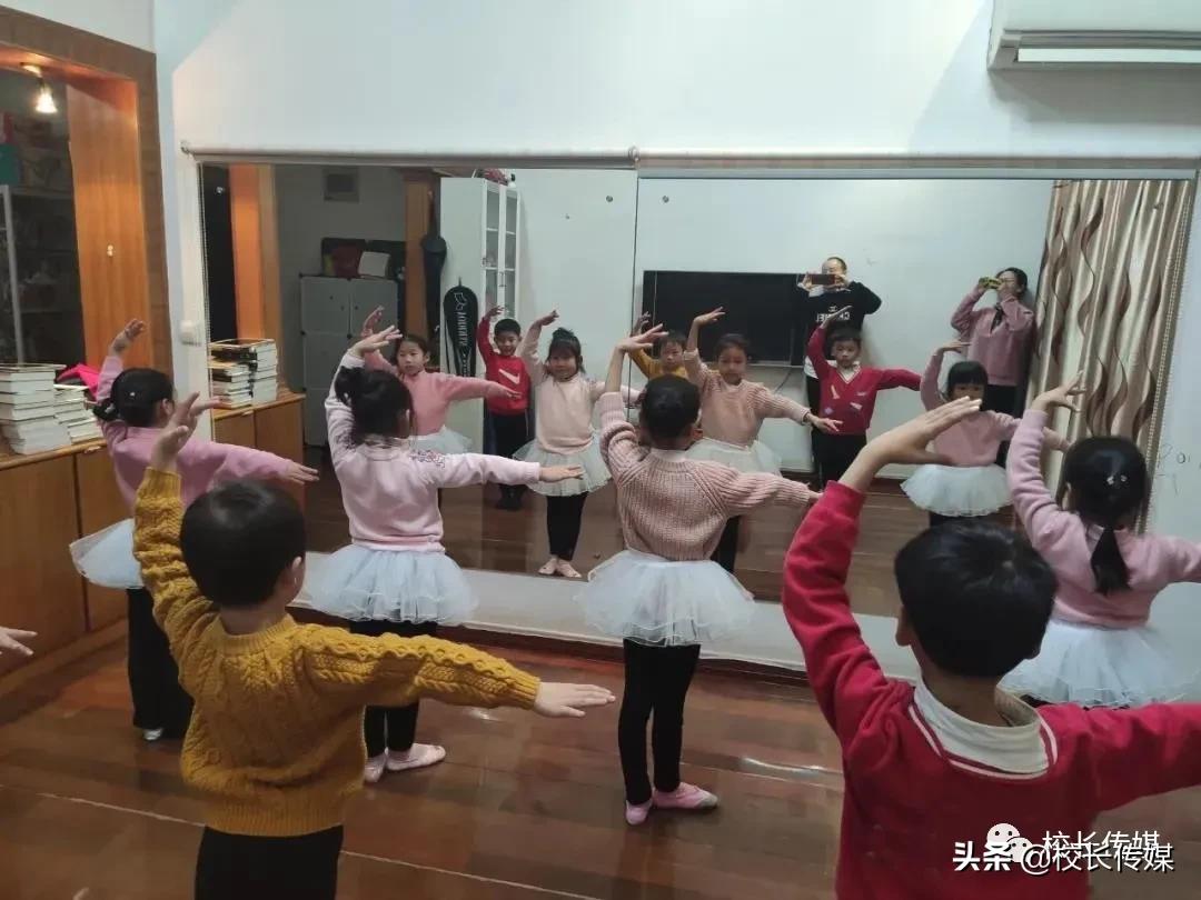感统训练单脚站立_椅子练腿_感统训练单腿椅