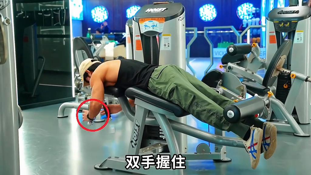 股四头肌训练椅_固定器械使用教程_健身房器械教学大全臀腿篇