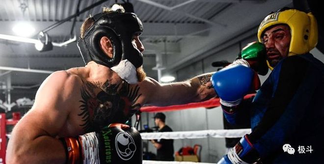 健身手套要贴紧还是松_拳击新手手套选择_初学者拳击手套尺寸