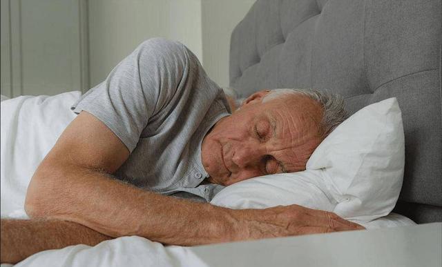 股四头肌训练椅_肌少症家庭锻炼_椅子站起锻炼方法