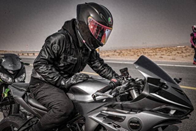 开yun体育官网入口登录体育 摩托车长途骑行手部保护全攻略：从手套选择到放松技巧