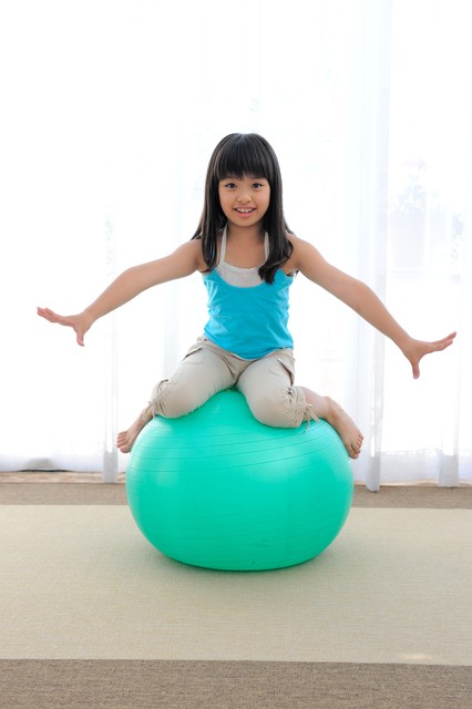 术后膝关节功能恢复训练_膝关节损伤康复训练_股四头肌训练椅