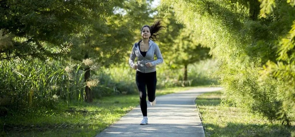 户外跑VS跑步机_跑步机设置技巧_买什么牌子跑步机好