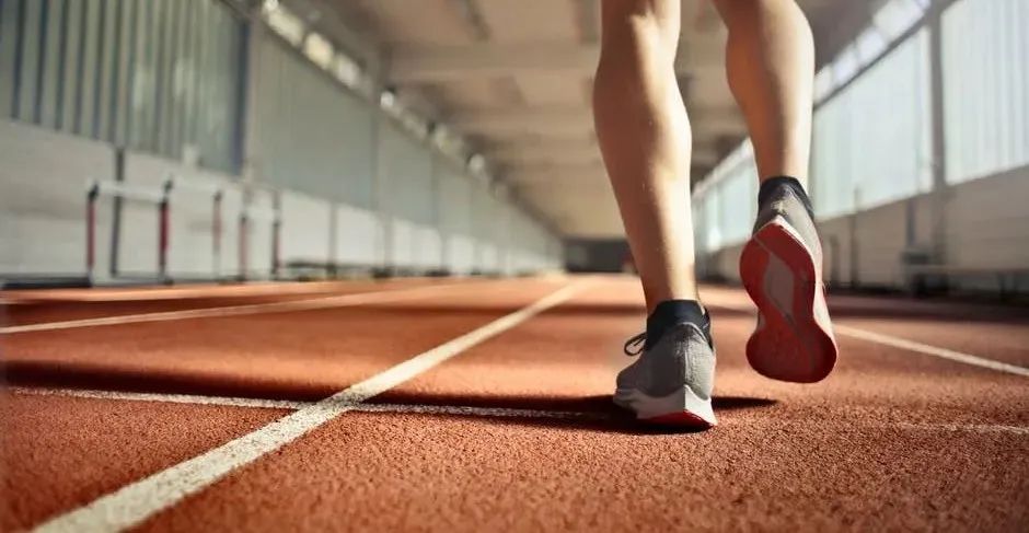 跑步机设置技巧_买什么牌子跑步机好_户外跑VS跑步机