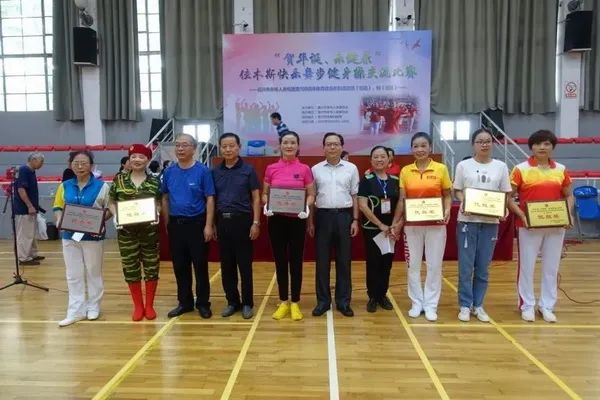 中老年体操舞_二十四节中老年健身体操_体操健身老年节中班教案