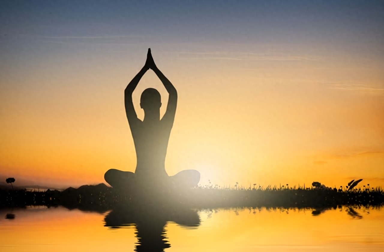 开yun体育官网入口登录体育 瑜伽力量训练的多重功效：从肌肉强化到身心平衡的科学解析