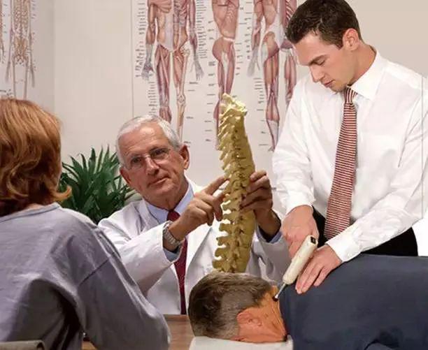 yy漫画画免费读漫画下拉式 新型坐姿腰椎运动稳定性训练摇摆椅，用于保持平衡纠正脊柱姿势