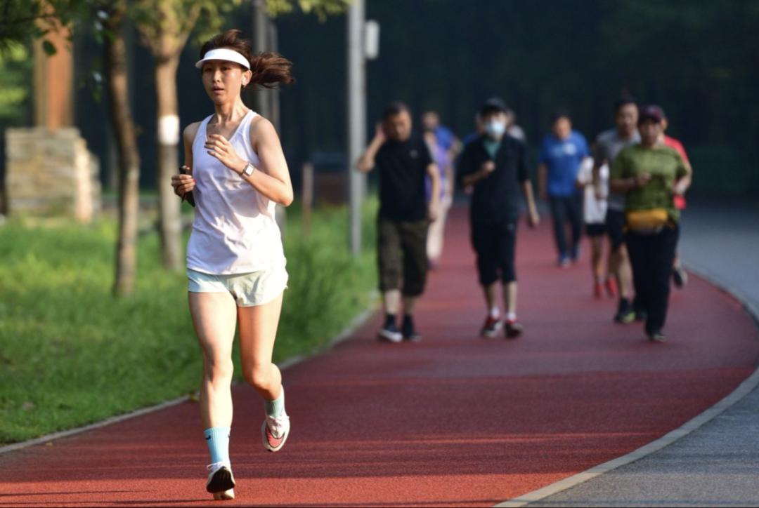 股四头肌训练椅_跑步膝盖疼痛_股四头肌锻炼