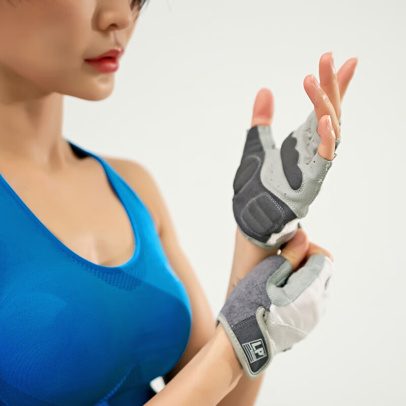 开yun体育官网入口登录app 20款顶级防滑健身手套，让你的训练更专业！