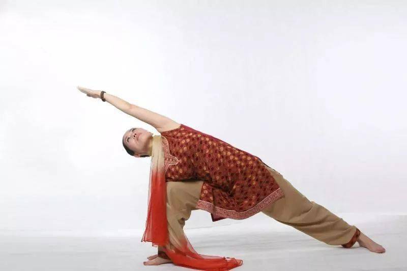 夏日健身 瑜伽_瑜伽体式功能介绍_常见瑜伽体式功效