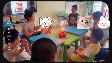 祝武汉心之初特殊教育托班奕奕6岁生日快乐!生日快乐，我们的小勇士!你用你的方式教会我们爱与耐心。愿你的未来充满温暖的拥抱、欢笑和无条件的爱