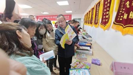 新洲区残疾人联合会联合武汉心之初新洲校区开展了新洲区2025年“第十八届世界孤独症日”宣传日活动暨家长心理团体辅导关爱行动