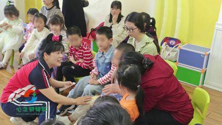 此次融合教育活动由新洲区新城华府阳光幼儿园与武汉心之初特殊教育学校新洲校区共同举办，它向我们展示了融合教育的无限魅力，也让我们看到了普通幼儿与特殊儿童和谐共处