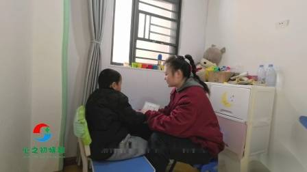 自闭症儿童家庭干预课题记录：舒尔特方格 加强孩子对唱数的熟悉度，提升注意力和专注力。视频来源:心之初特殊教育学校(武汉新洲校区)个训部-陈老师
