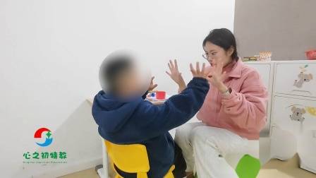 武汉特殊儿童家庭康复课题：模仿-锻炼孩子记忆力、动作技能、认知能力、社交互动能力、注意力和专注力-来源：武汉长江新区宝蕊湾特殊儿童康复中心（心之初阳逻校区）