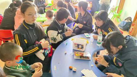 这是一场特殊儿童与普校学生们跨越差异的温暖相遇-它在武汉澳新英才学校和心之初特殊教育学校的孩子们心中种下了爱的种子，为社会的和谐发展注入了一股积极的力量