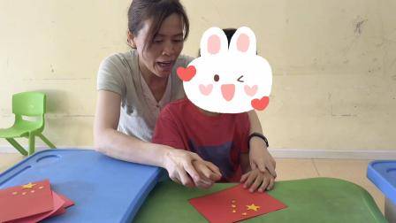 特殊儿童学校的孩子们祝祖国母亲生日快乐！我们爱您-视频来源:武汉心之初特殊教育学校托管B班孩子们