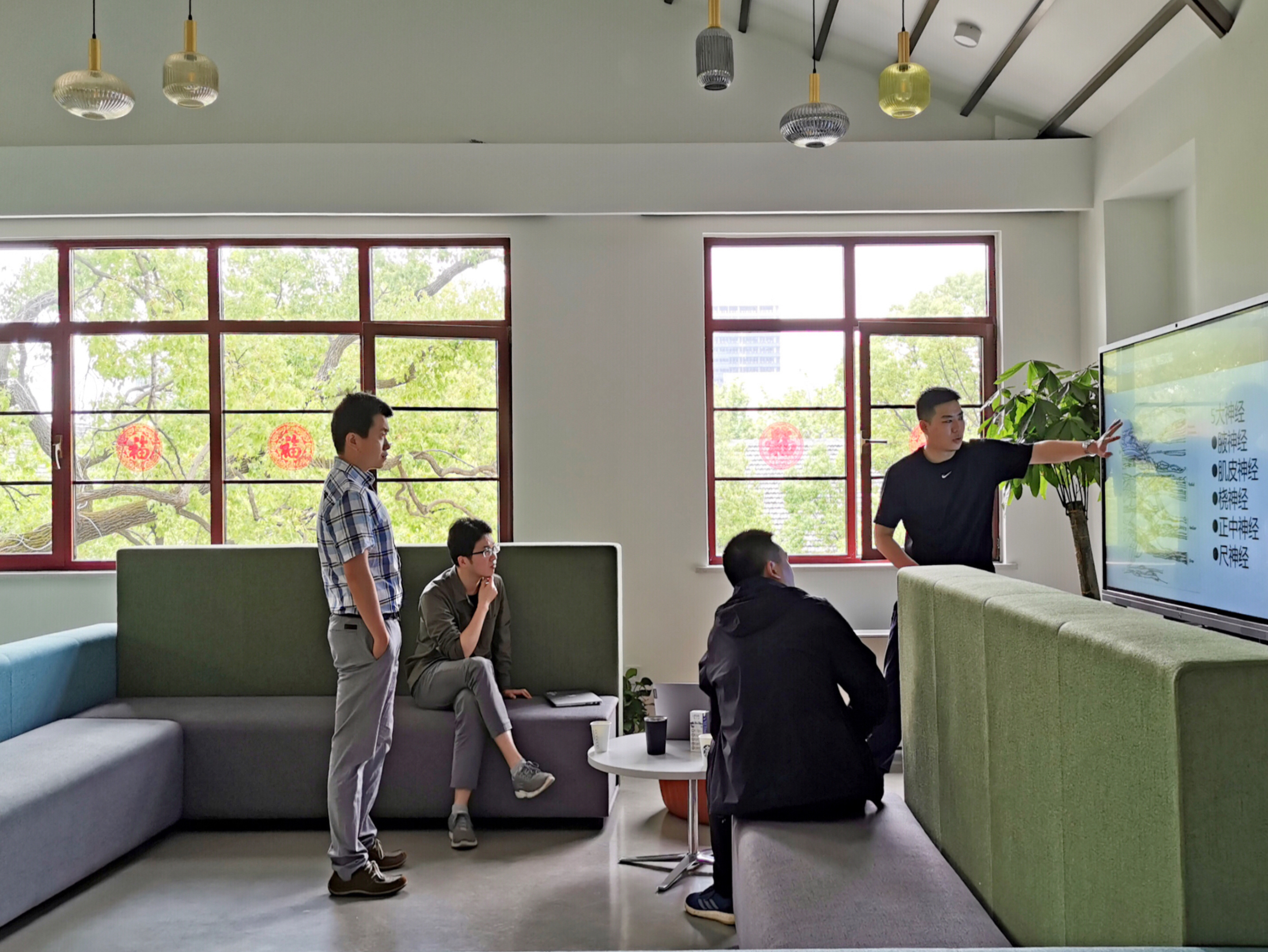 可穿戴智能手套_人工智能医疗手套_最好的健身手套