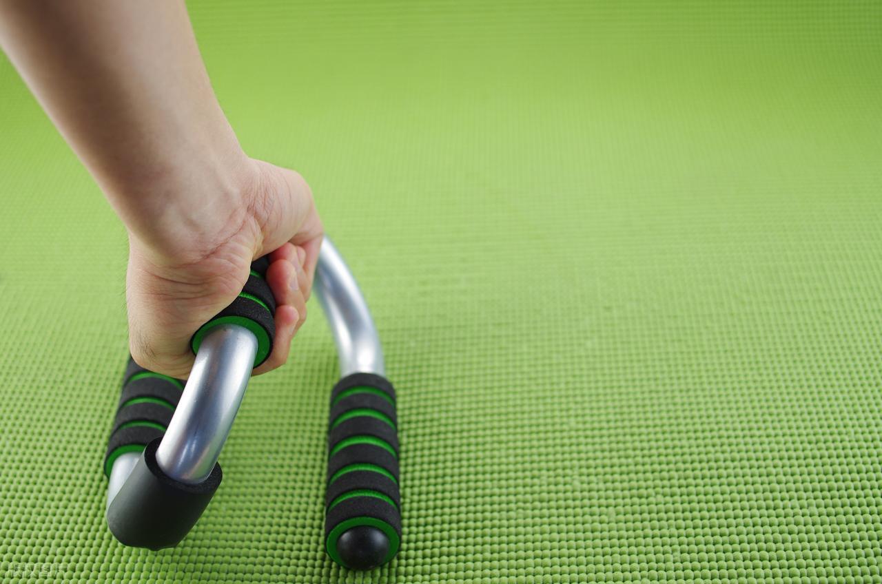 髋关节疼痛康复锻炼_髋关节疼痛原因及缓解方法_髋关节训练椅