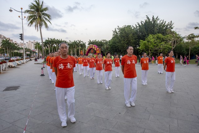 佳木斯健身操_佳木斯三联文化广场有氧健身操_佳木斯晨曦中活力舞动有氧操