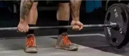 健身手套要贴紧还是松_健身手套选择_保护手掌防滑