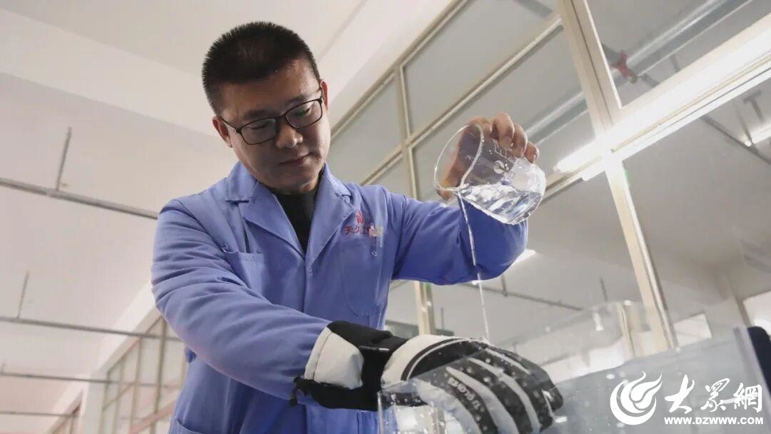 嘉祥手套产业集群_中国手套名城产业集群发展_健身手套品牌 推荐