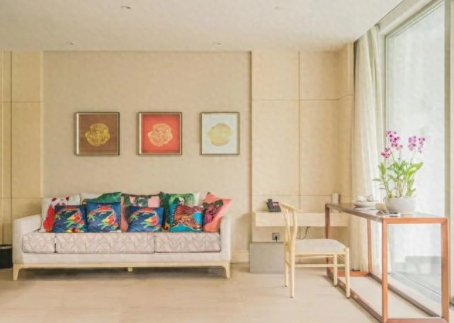 漫画 康姿百德磁性床垫功效好，睡觉舒服身体放松多了