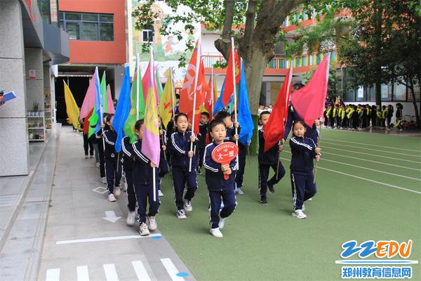 2彩旗飘飘,精神抖擞