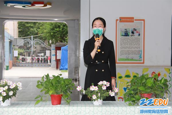 6副园长张雪致开幕词