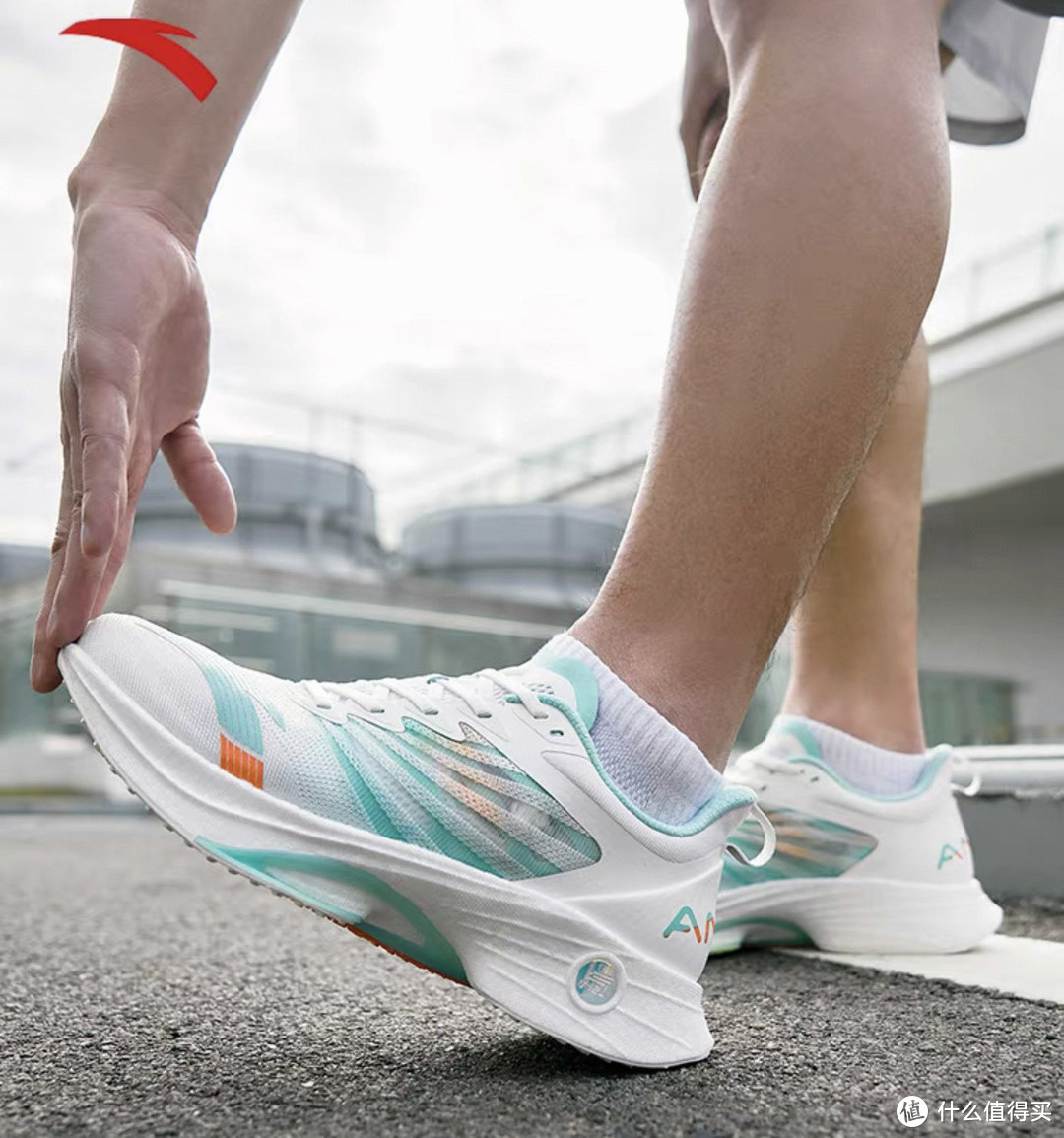 网上买什么牌子跑步机好？_跑鞋300元配置特点_国产跑鞋300元性价比