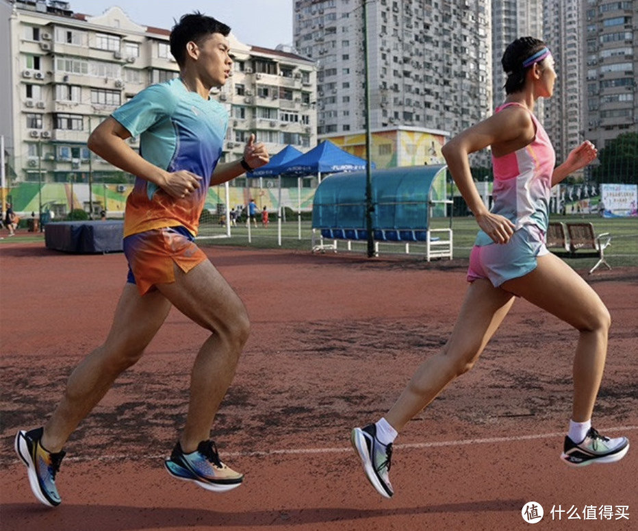 网上买什么牌子跑步机好？_跑鞋300元配置特点_国产跑鞋300元性价比