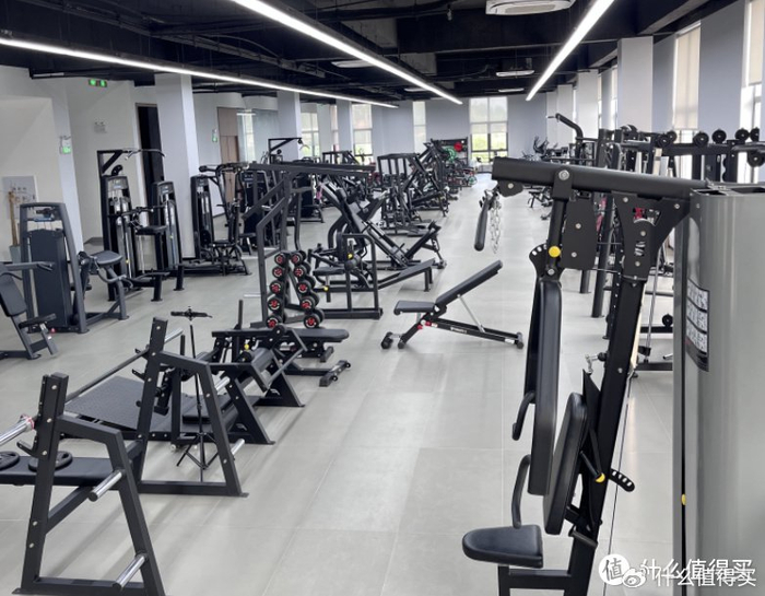 家用综合训练器 配重_公司健身房设备配置_酒店健身器材选择