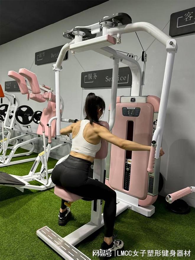 综合训练器效果_蝴蝶式训练器动作原理_蝴蝶式训练器锻炼效果